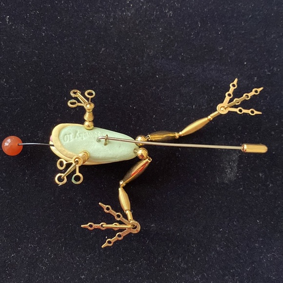 Cynthia Chuang Jewelry 10 (J10) Vintage Porcelain Frog Rare Art Pin/Brooch - Picture 4 of 9